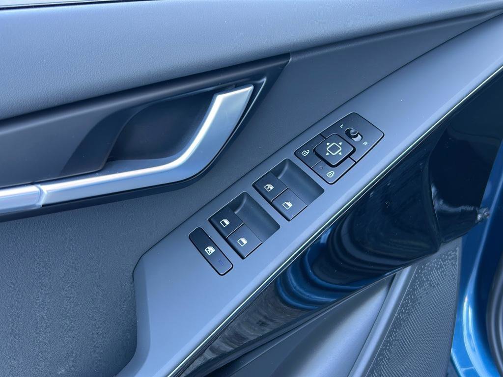 New 2025 Kia Niro EX image 17