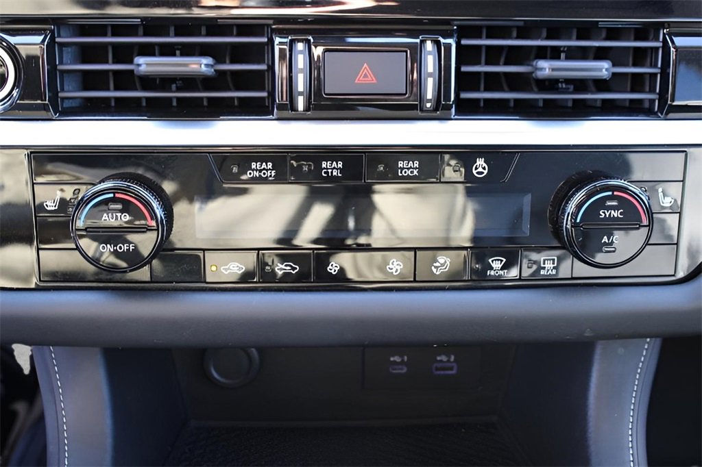 Used 2022 Nissan Pathfinder SL w/ SL Black Package image 16