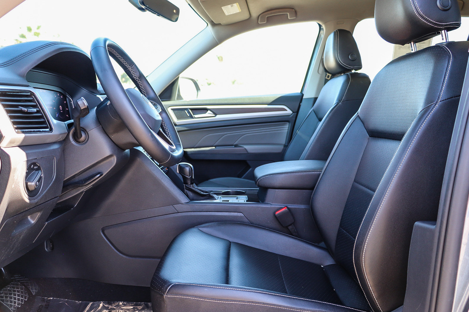 Used 2023 Volkswagen Atlas SE w/ Panoramic Sunroof Package FWD image 18