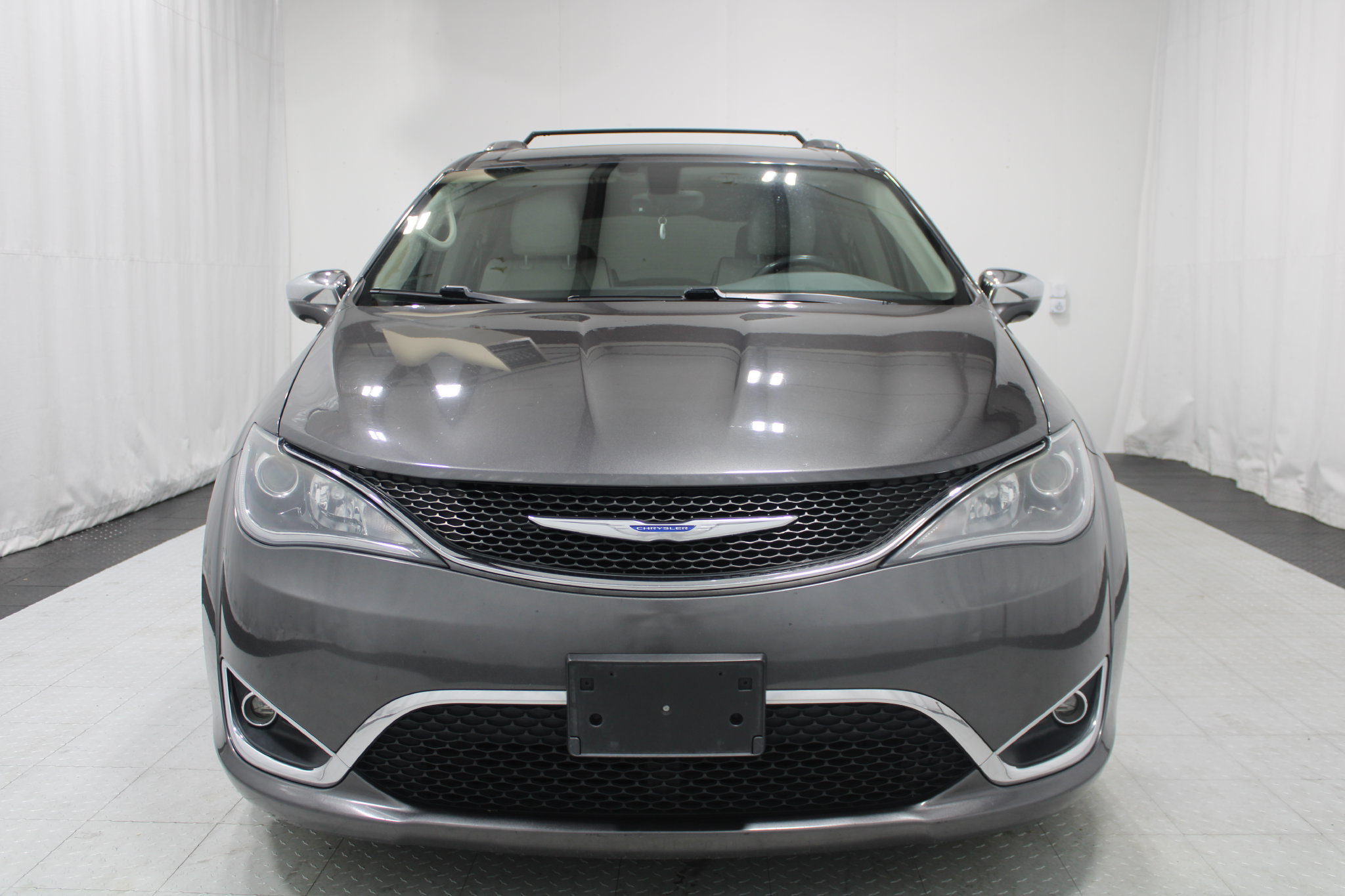 Used 2019 Chrysler Pacifica Limited FWD image 3