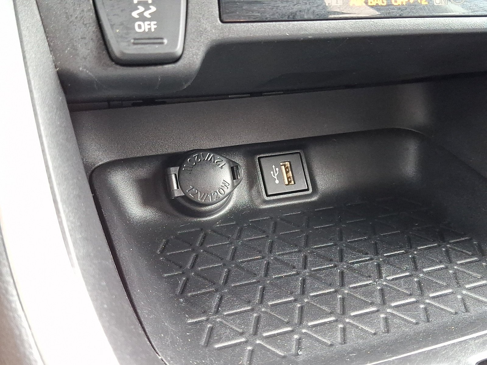 Used 2023 Toyota RAV4 LE AWD/4WD image 24