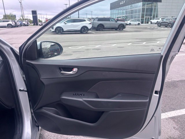 Used 2022 Hyundai Accent SE FWD image 42