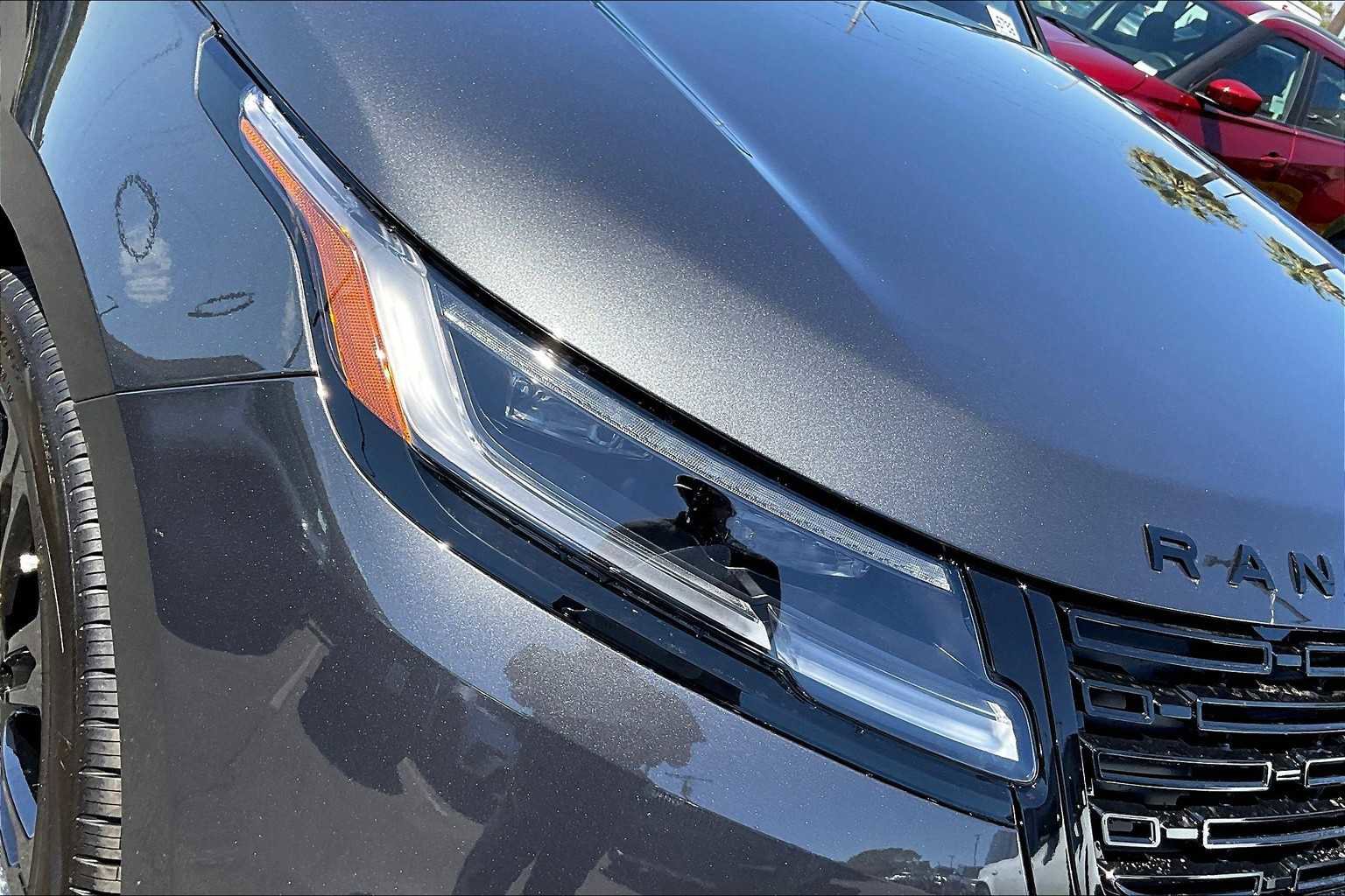 New 2026 Land Rover Range Rover Velar Dynamic SE image 30