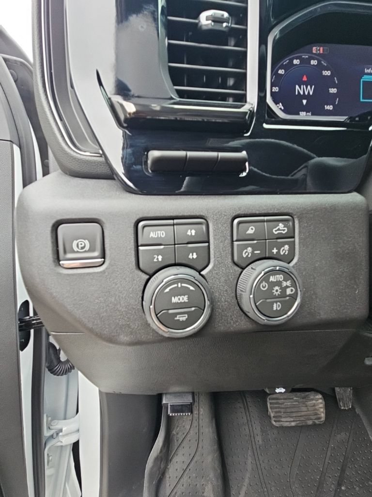 Used 2026 Chevrolet Silverado 2500 ZR2 AWD/4WD image 17
