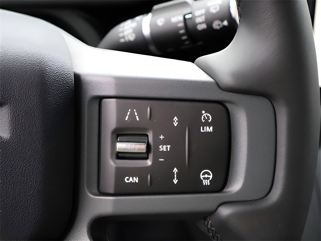 New 2025 Land Rover Defender 90 X-Dynamic SE image 34
