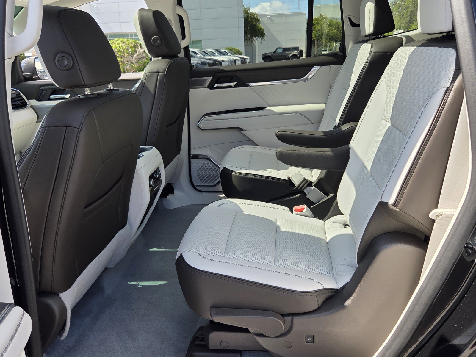 Used 2024 GMC Acadia Denali w/ Super Cruise Package AWD/4WD image 11
