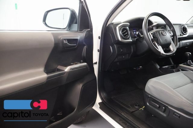 Certified 2022 Toyota Tacoma SR5 AWD/4WD image 9
