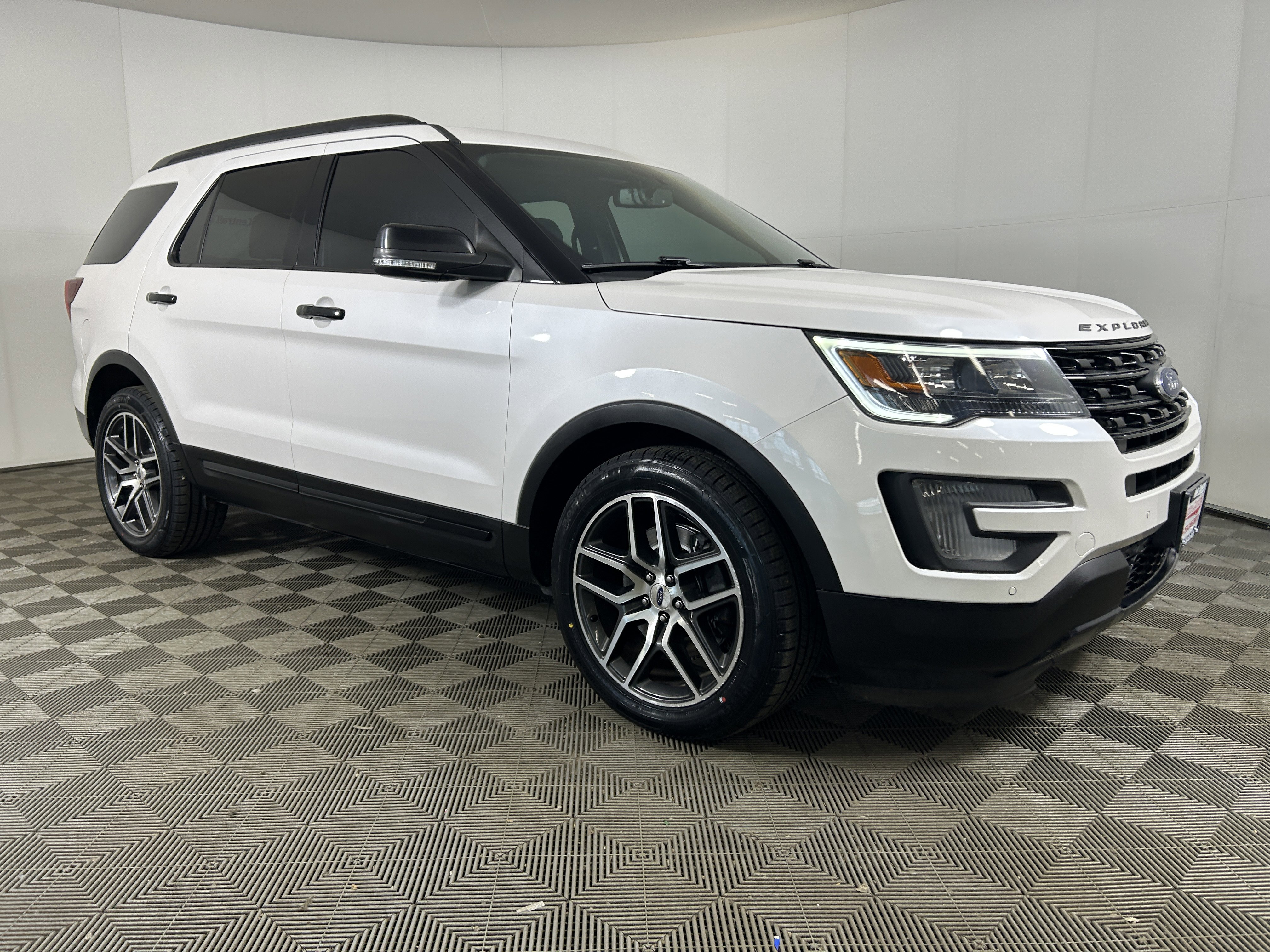Used 2017 Ford Explorer Sport AWD/4WD image 3