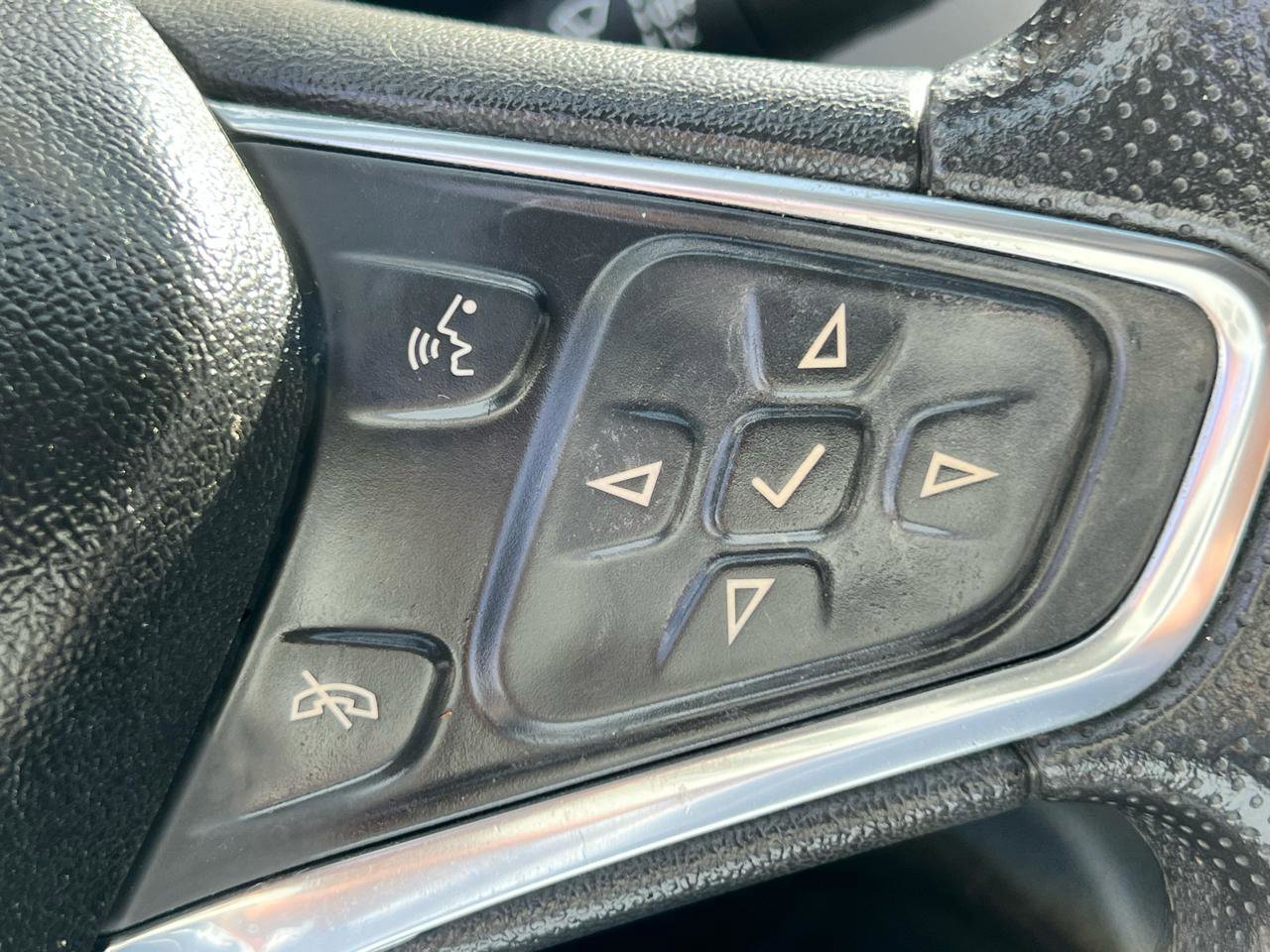 Used 2020 Chevrolet Equinox LS image 17