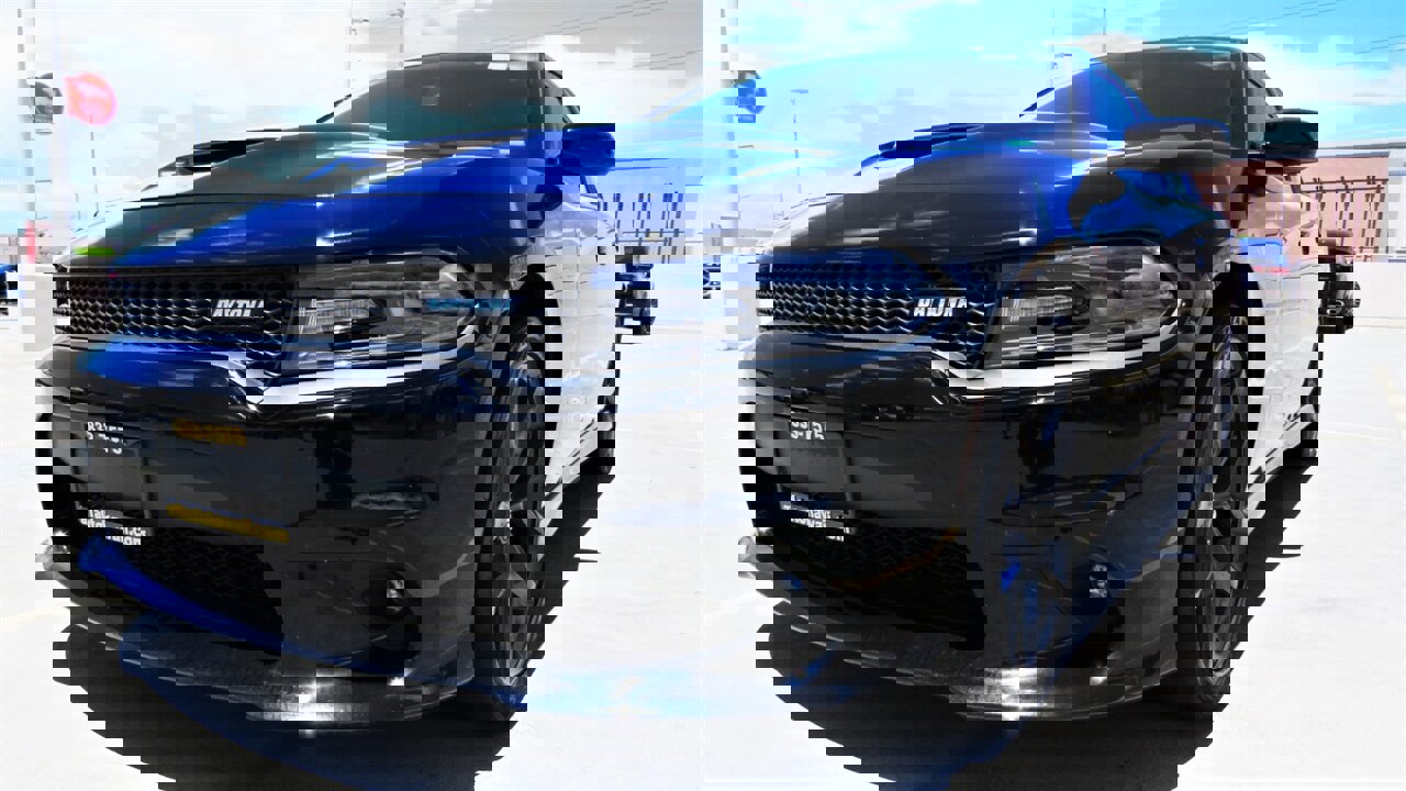 Used 2019 Dodge Charger R/T w/ Plus Group RWD image 2