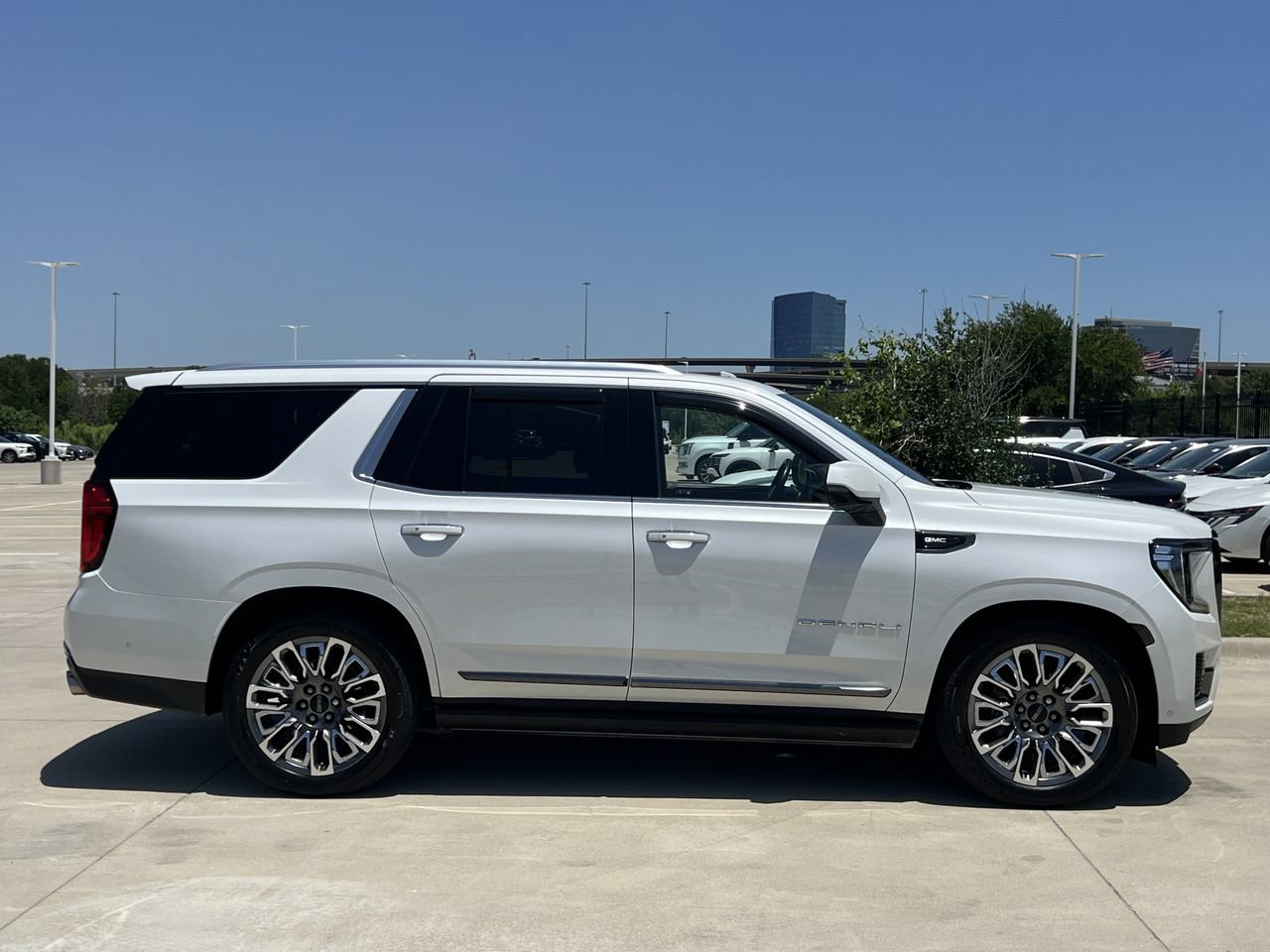 Used 2023 GMC Yukon Denali Ultimate AWD/4WD image 3