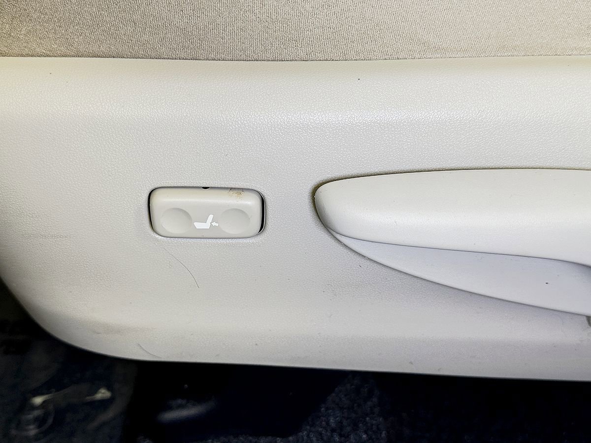Used 2012 Toyota Prius V Three image 17