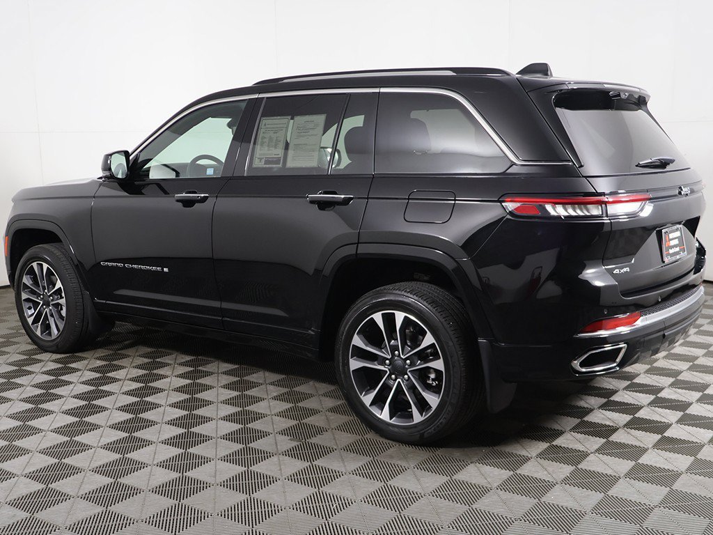 Used 2023 Jeep Grand Cherokee Overland w/ Adv Protech Group III AWD/4WD image 18