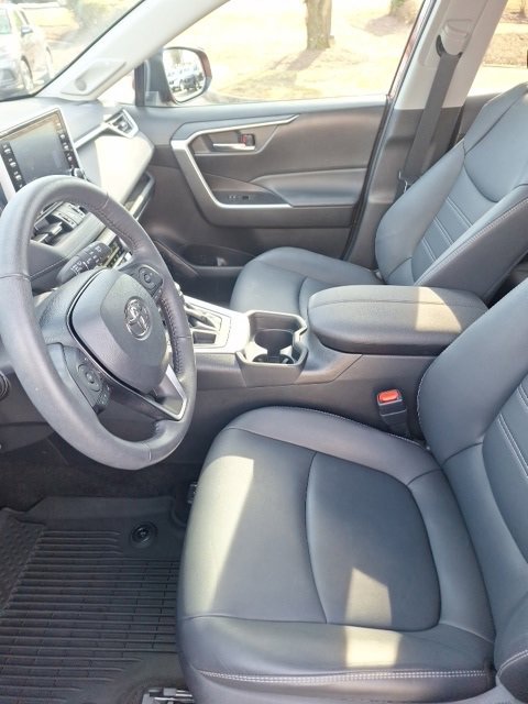 Used 2021 Toyota RAV4 XLE Premium image 17