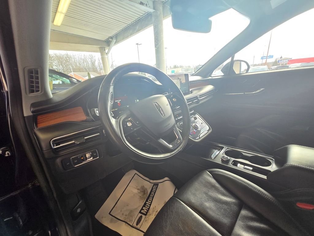 Used 2022 Lincoln Corsair Reserve w/ Equipment Group 201A image 11