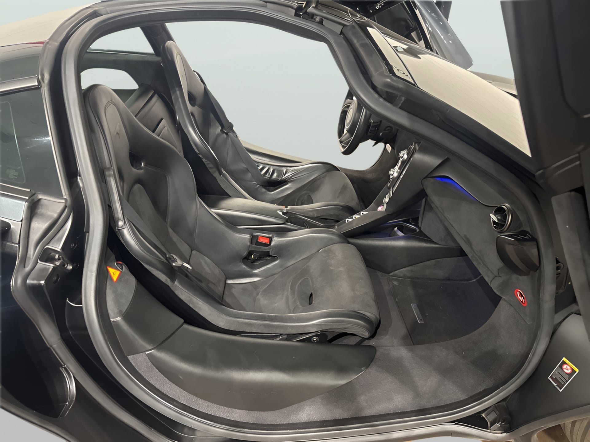 Used 2018 McLaren 720S RWD image 25