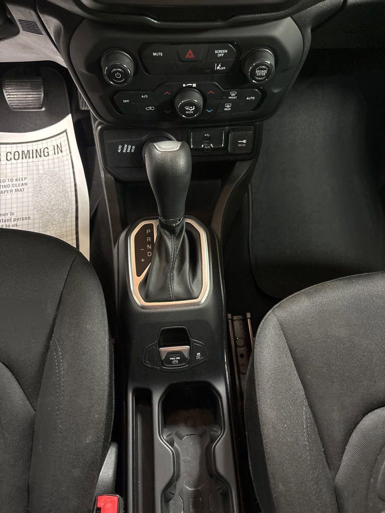 Used 2021 Jeep Renegade Latitude AWD/4WD image 13