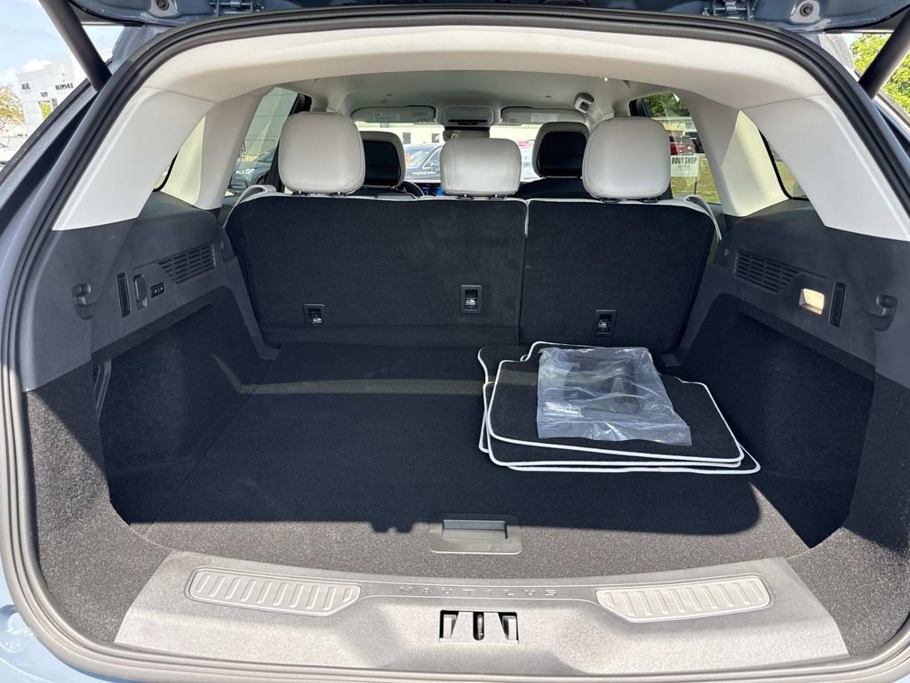 New 2026 Lincoln Nautilus Premier w/ Jet Appearance Package image 11