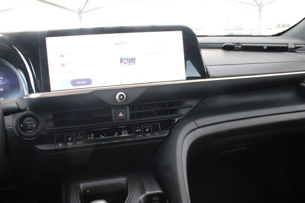 Certified 2023 Toyota Crown XLE image 40