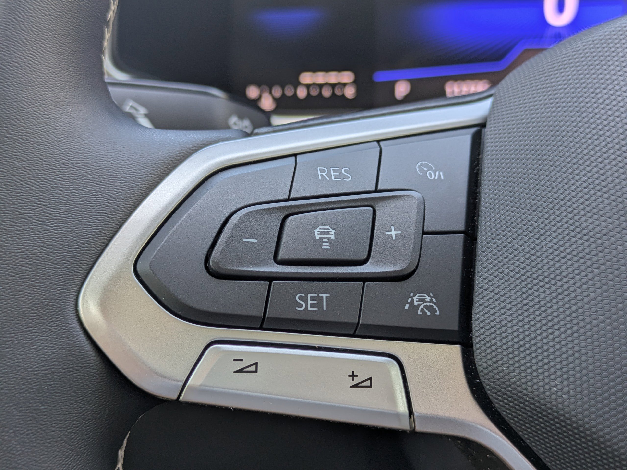 Certified 2025 Volkswagen Taos SE image 26