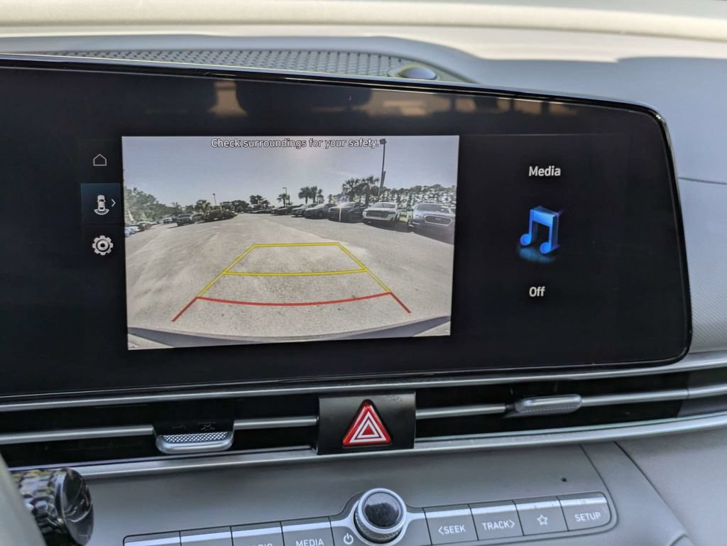 Used 2025 Hyundai Elantra SEL FWD image 21