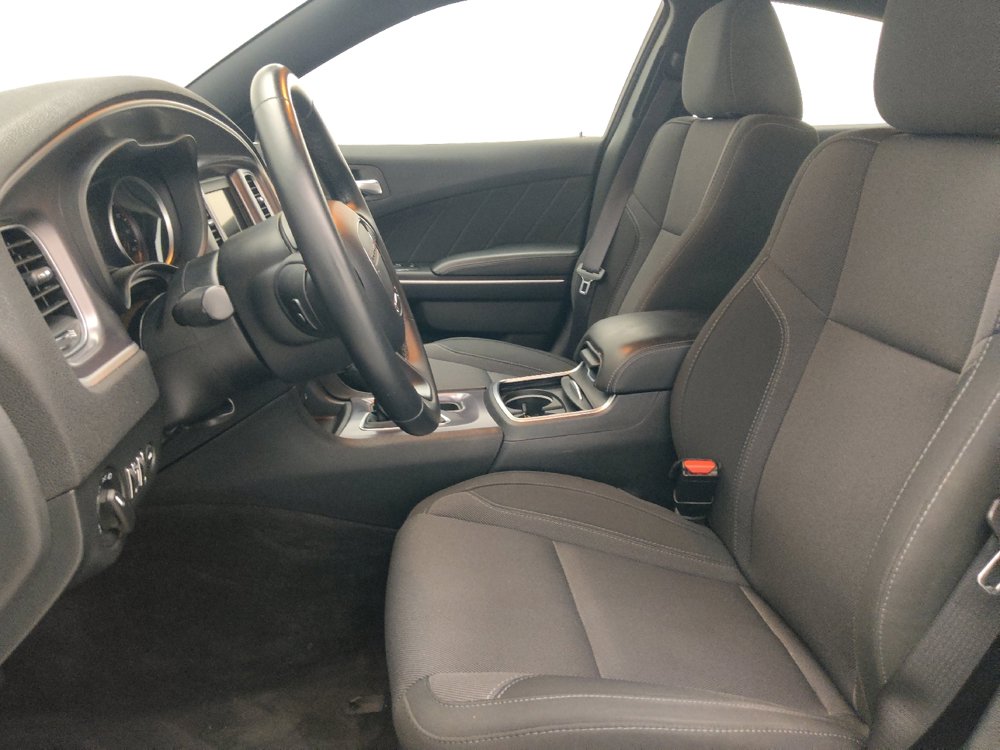 Used 2019 Dodge Charger SXT RWD image 17