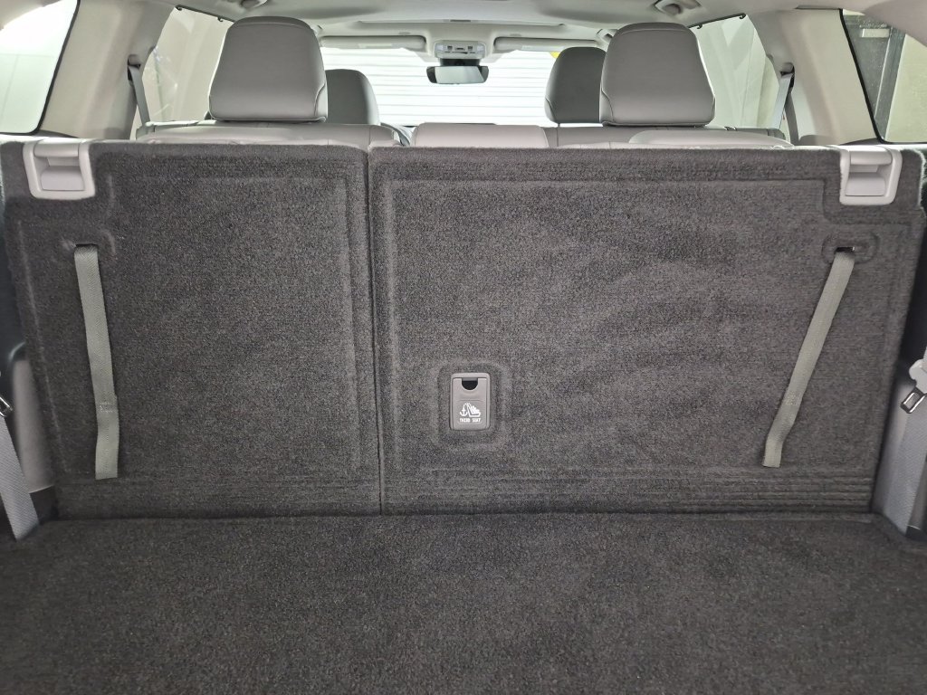 Used 2024 Toyota Highlander XLE FWD image 26