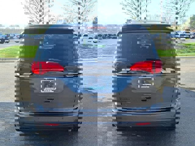 Certified 2020 Chrysler Pacifica Touring-L image 5