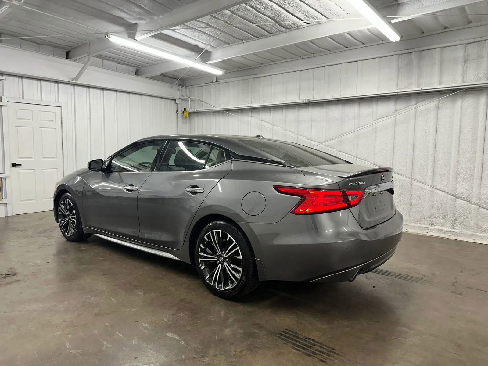 Used 2017 Nissan Maxima 3.5 SV w/ Dynamic Package FWD image 7