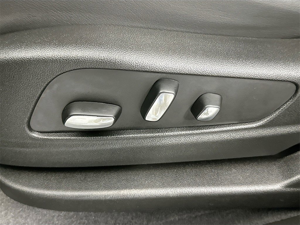 Used 2025 Cadillac XT6 Premium Luxury image 22