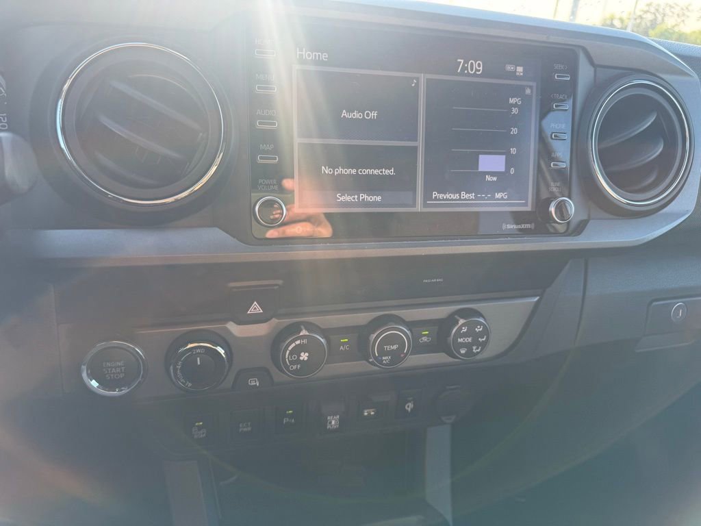 Used 2020 Toyota Tacoma TRD Sport w/ Technology Package AWD/4WD image 29