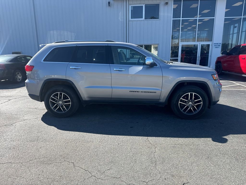 Used 2018 Jeep Grand Cherokee Limited w/ Luxury Group II image 2