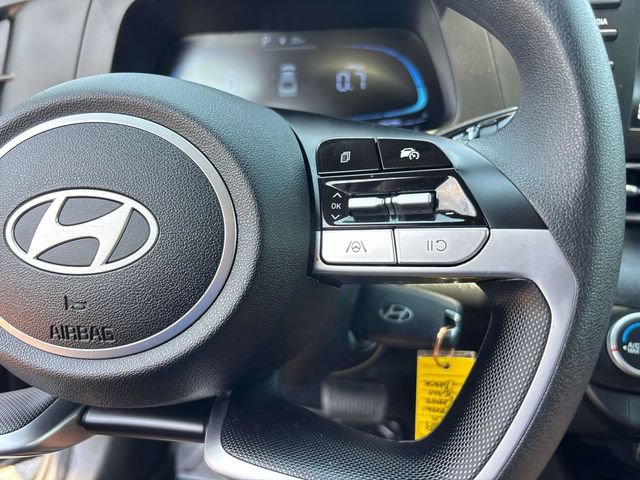 Used 2025 Hyundai Elantra SE FWD image 18