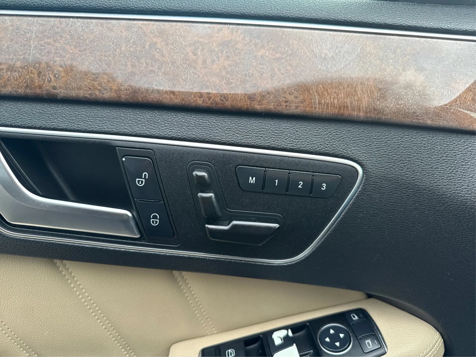 Used 2012 Mercedes-Benz E 350 4MATIC Sedan image 19