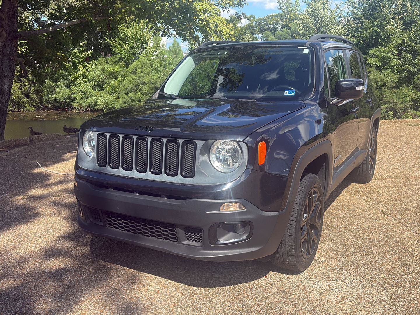 Used 2016 Jeep Renegade Latitude AWD/4WD image 11