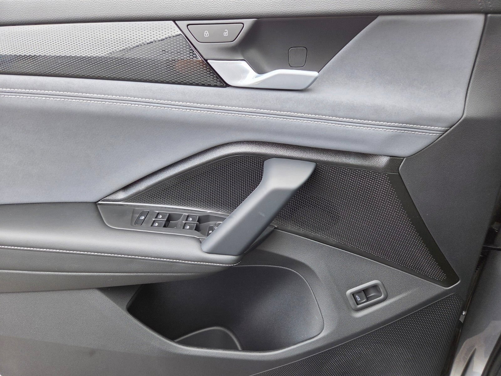 New 2026 Volkswagen Tiguan SE AWD/4WD image 10