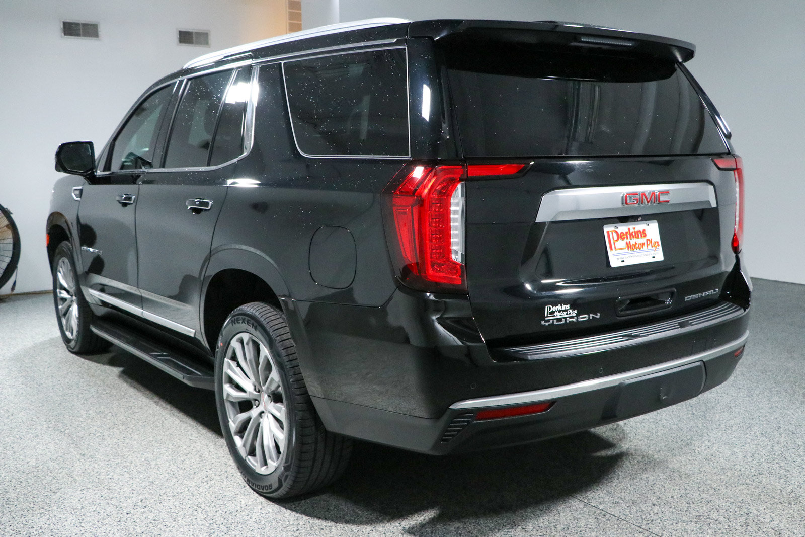 Used 2021 GMC Yukon Denali AWD/4WD image 9