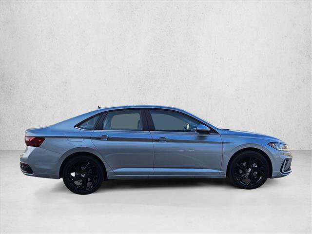 Used 2025 Volkswagen Jetta SE video 4