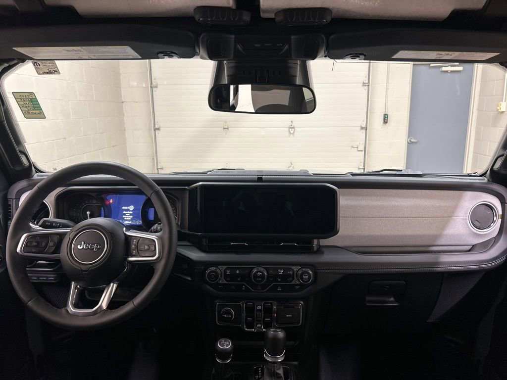 Used 2025 Jeep Wrangler Unlimited Sahara image 18