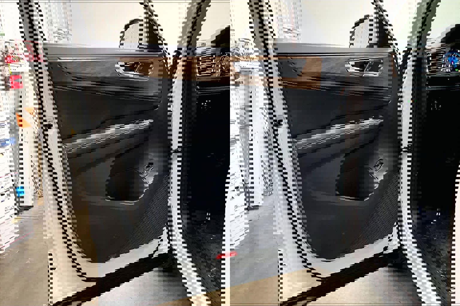 Used 2025 Volkswagen Atlas SE w/ Panoramic Sunroof Package image 26