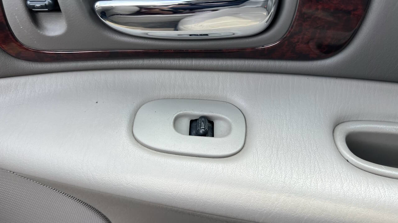 Used 2004 Chrysler Concorde LXi image 19