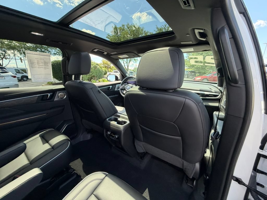 Certified 2025 Buick Enclave Avenir w/ Super Cruise Package AWD/4WD image 16