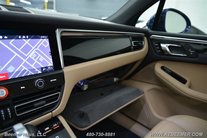 Used 2023 Porsche Macan AWD/4WD image 34