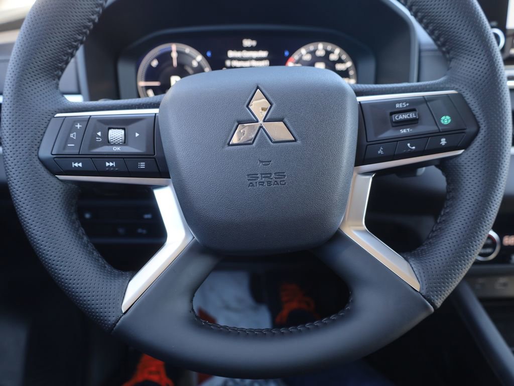 New 2025 Mitsubishi Outlander SE image 35