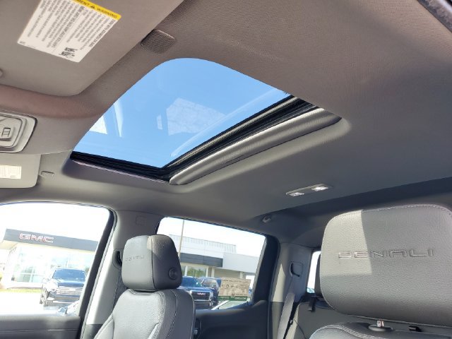 Used 2020 GMC Sierra 1500 Denali w/ Denali Ultimate Package AWD/4WD image 11