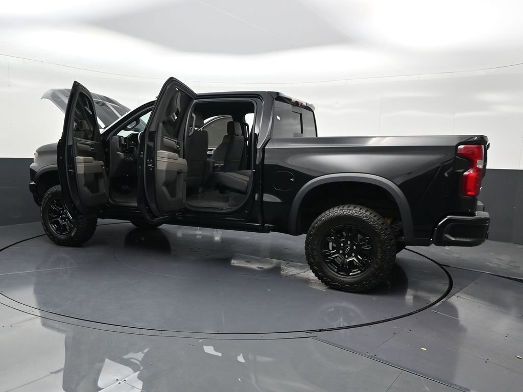 Used 2025 Chevrolet Silverado 1500 ZR2 w/ Technology Package image 35