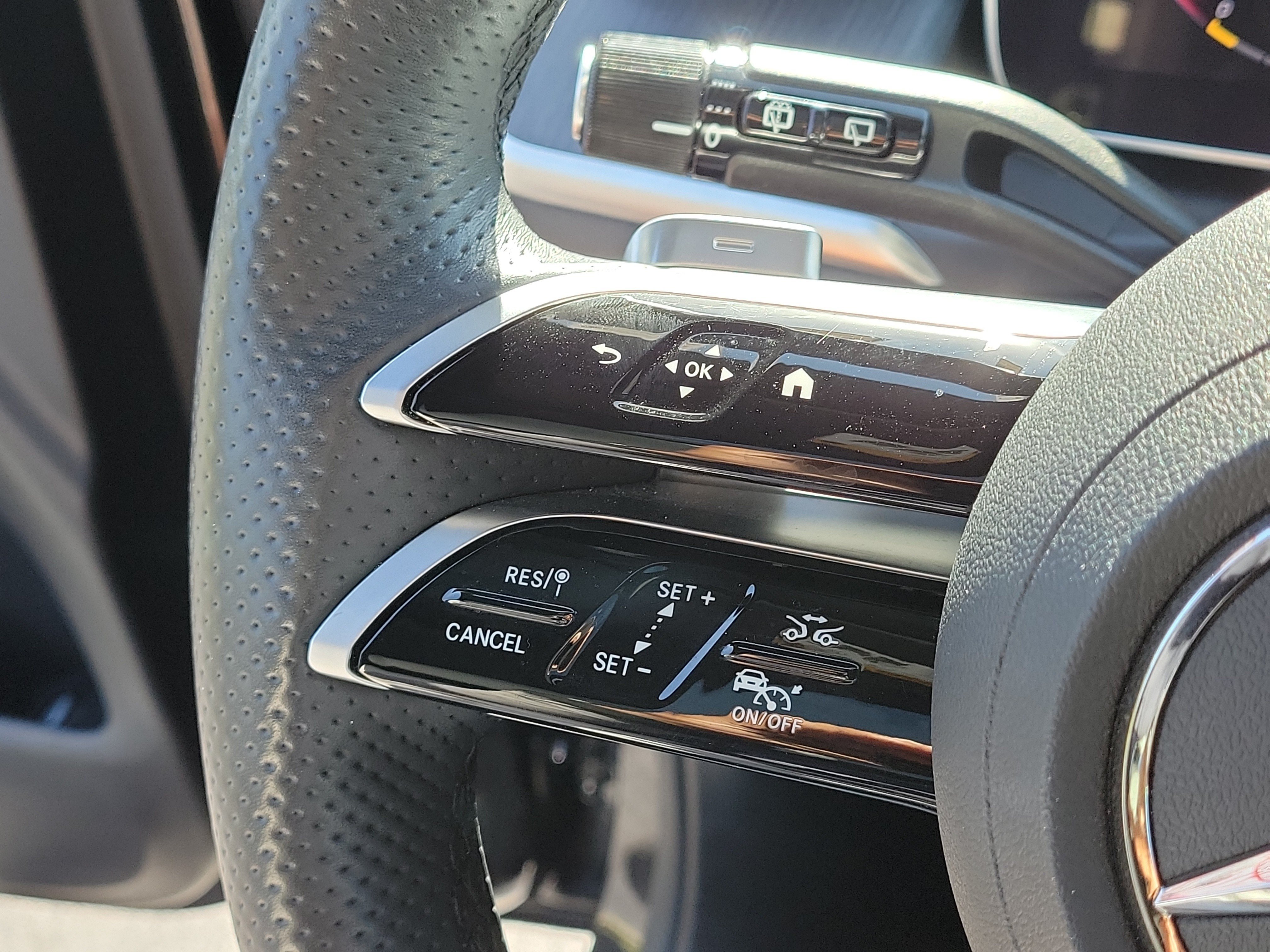 Used 2024 Mercedes-Benz GLC 300 image 29