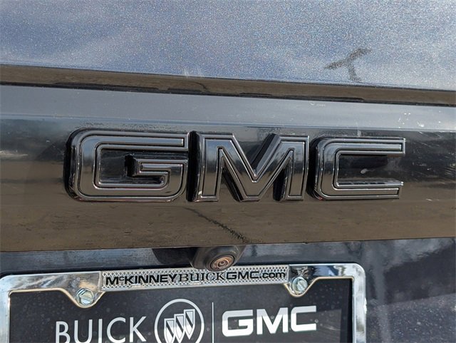 Used 2024 GMC Yukon SLT w/ SLT Luxury Package image 8