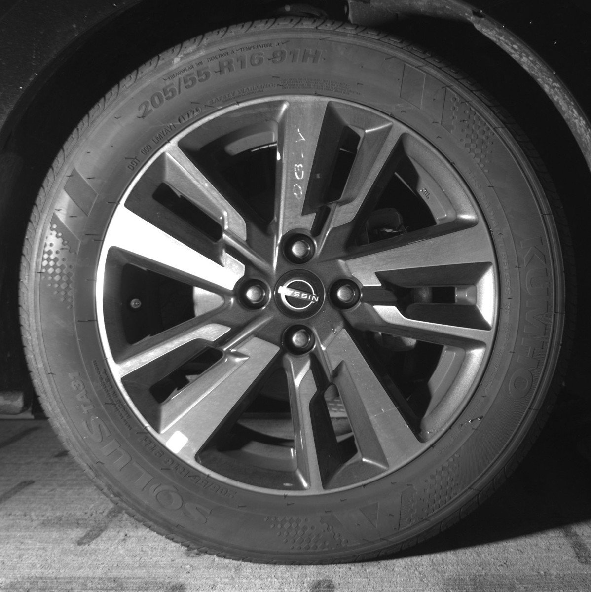 Used 2025 Nissan Versa SV FWD image 13