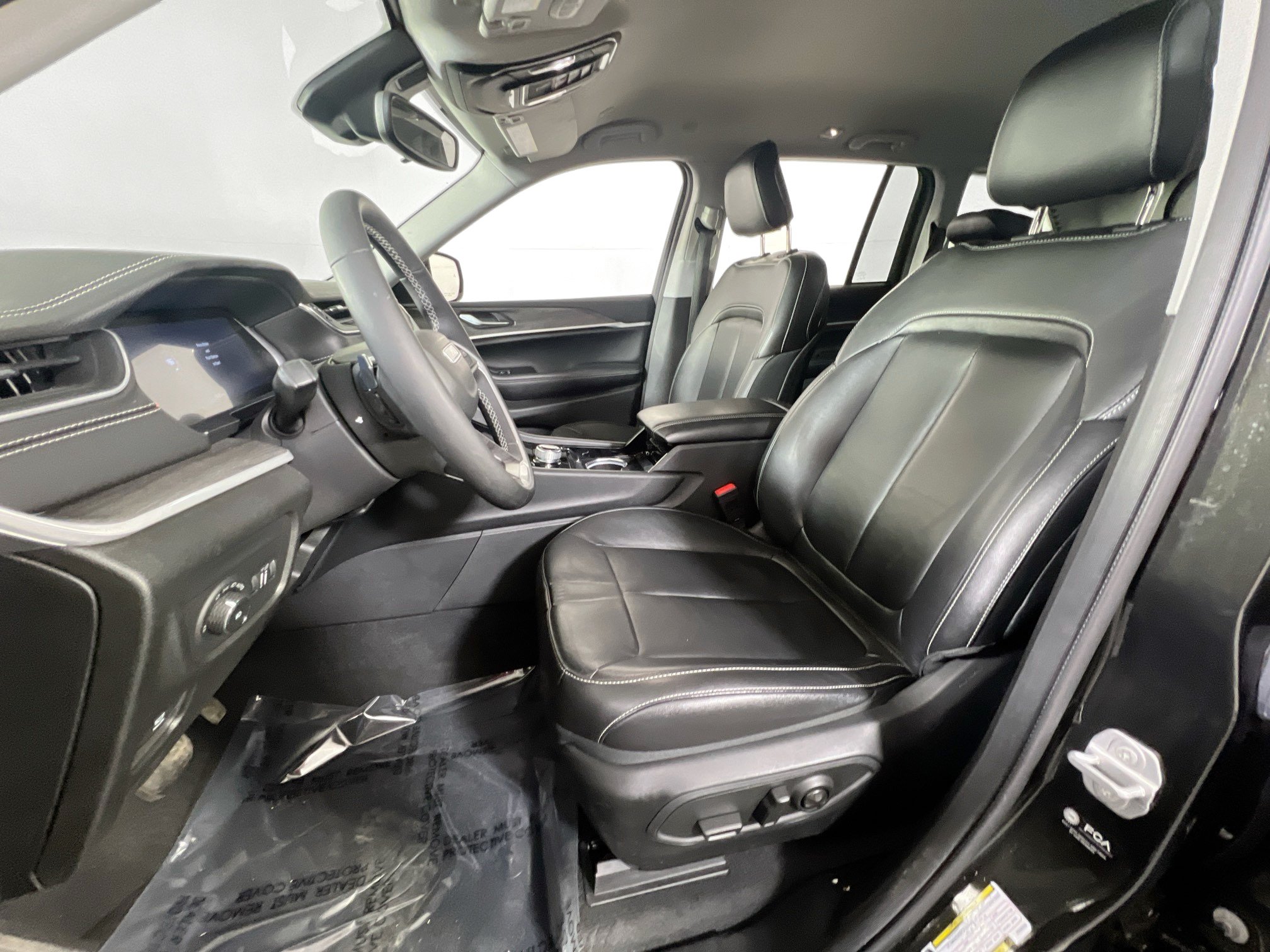 Used 2023 Jeep Grand Cherokee Limited AWD/4WD image 21